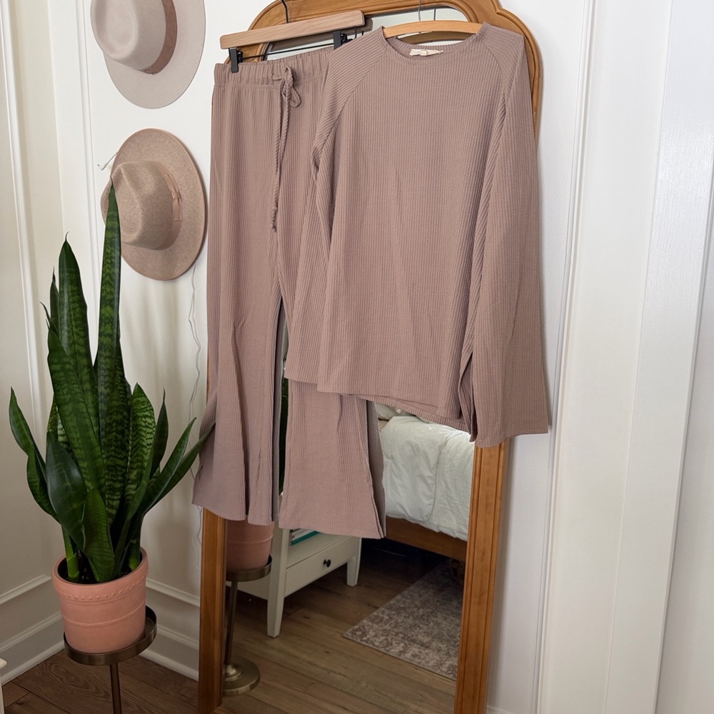 HDYWT Cozy Taupe Lounge Set